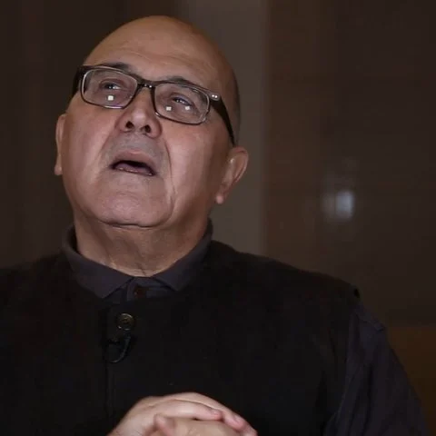 Mohamed Raja Farhat pendant l'enregistrement de son témoignage